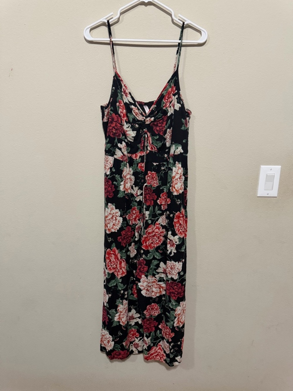 Floral Spaghetti-Strap women’s romper in Black and Red 20p2p